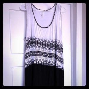 Black and white sleeveless tank top